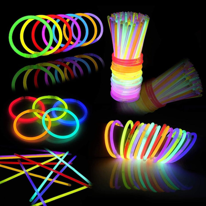 100 Super Bright Glow Sticks, Glow in the Dark Party Supplies, Kids Halloween Party Favors, 7.9-Inch Glow Sticks, Colorful