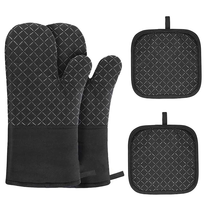 Set of 4 oven mitts, Cotton/Silicone, Easy to hang and store, Flexible and thick, With non-slip grip, For safe cooking, Black