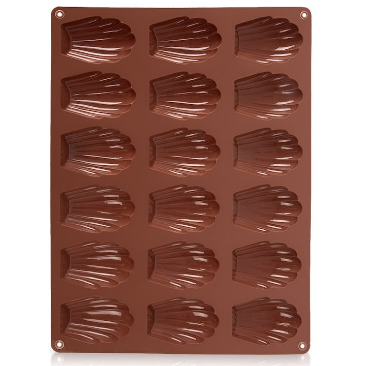 Forma Flexibila Din Silicon Maro Orion Destinata Coacerii Ideala Pentru Pregatirea A 18 Madlene Savuroase Ciocolata Si Praline De Casa In Forma De Scoici Rezista La Temperaturi Intre -40 Si +220 Grade Iar Aluatul Nu Se Lipeste Eliberandu-Se Usor