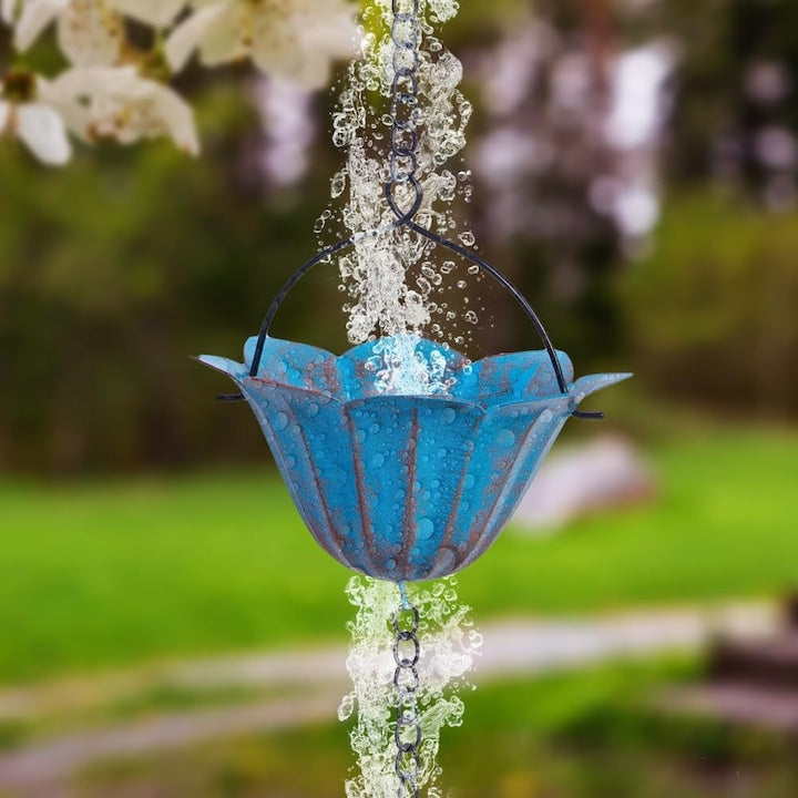 Durable Garden Rain Chain Decorative Garden Chain with 8 Blue Hummingbirds and 7 Pots 240CM Unique Design Metal Clear Rain Sound Easy to Install Suitable as Outdoor Water Feature Decoration