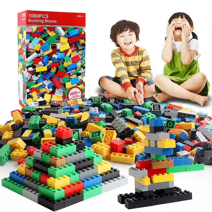Un set de 1000 de piese de constructie pentru copii de la ZOUN disponibil intr-o varietate de culori si dimensiuni. Compatibil cu LEGO ideal pentru inlocuirea pieselor lipsa si pentru constructii directe
