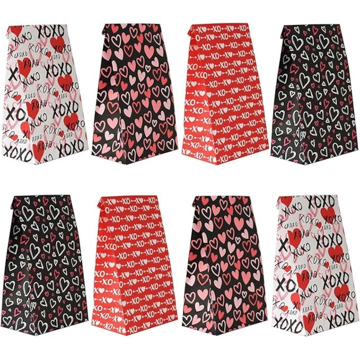 Pachet de 24 pungi cadou din hartie cu autocolante  cadou pentru Indragostiti valentines day  23 cm x 12 cm x 7.8 cm  Multicolor