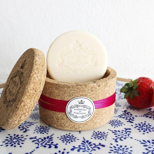 Sapun Natural  Artizanal cu Fructe Rosii – Essências de Portugal  Set 2x50g  in Cutie din Pluta Reutilizabia  Handmade  Baza de sapun 100% vegetala  extracte si arome naturale  Fara: Parabeni  sulfati  coloranti artificiali  parfumuri sintetice  ftalati