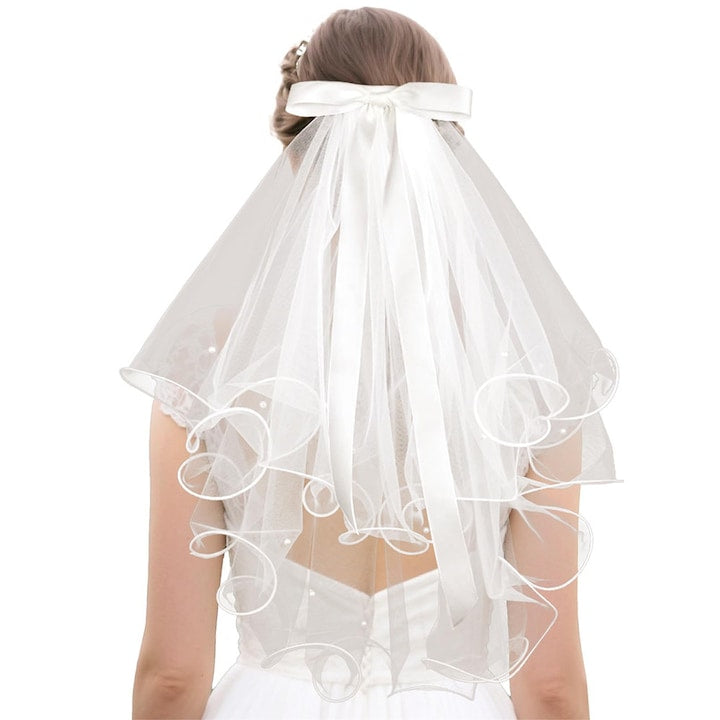 Voal de Mireasa Scurt  Alb  Doua Straturi  Margine Rulata  cu Perle si Funda Satin  Fixare cu Clama