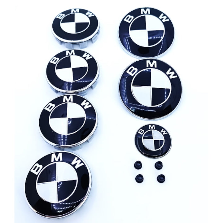 Set embleme compatibile BMW  7 sigle / piese  capota 82 mm  portbagaj 74 mm  capace jante 68 mm  sigla volan 44 mm  pentru Seria 1  5  6  7  X1  X3  X5  X6  E60  F10  F12  negru/alb