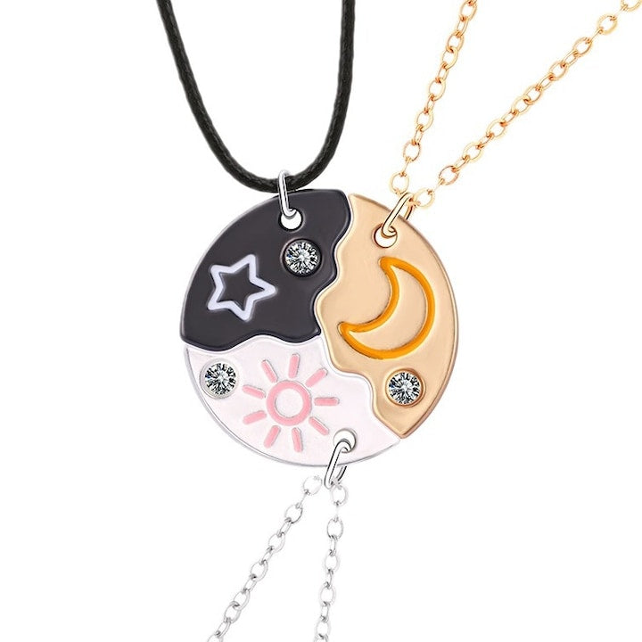 Fantasy - Set de 3 lantisoare  Cu trei strasuri  Pandantive reprezentand stelele  luna si  respectiv  soarele  Cel mai bun prieten  Pentru prietenie  multicolor